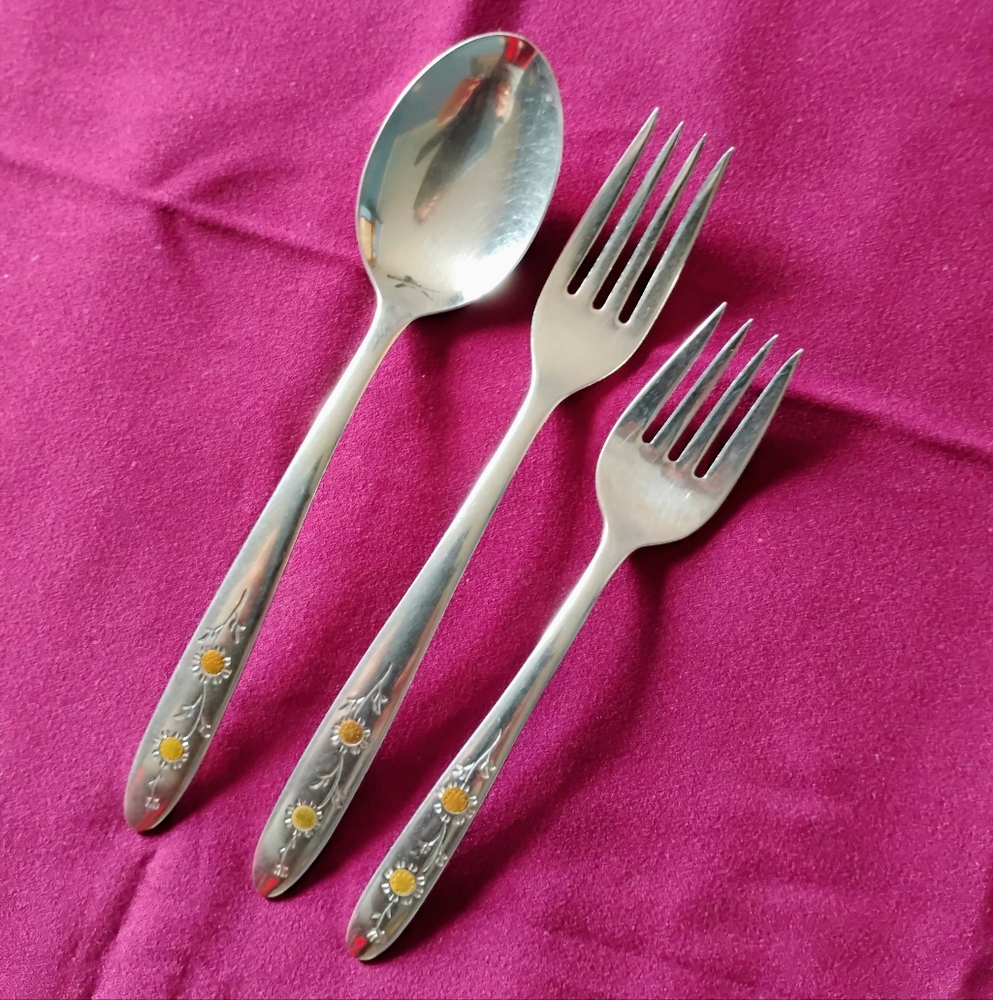 NASCO Golden Gardenia 3 Set Flatware